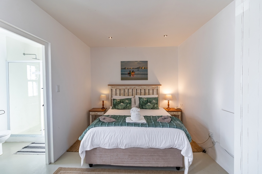 5 Bedroom Property for Sale in Bekbaai Western Cape